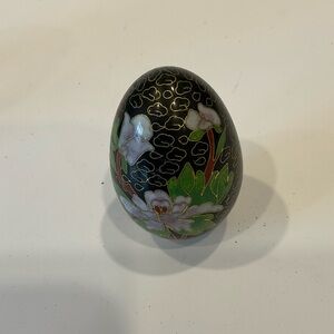 BEAUTIFUL SMALL CLOISONNÉ EGG